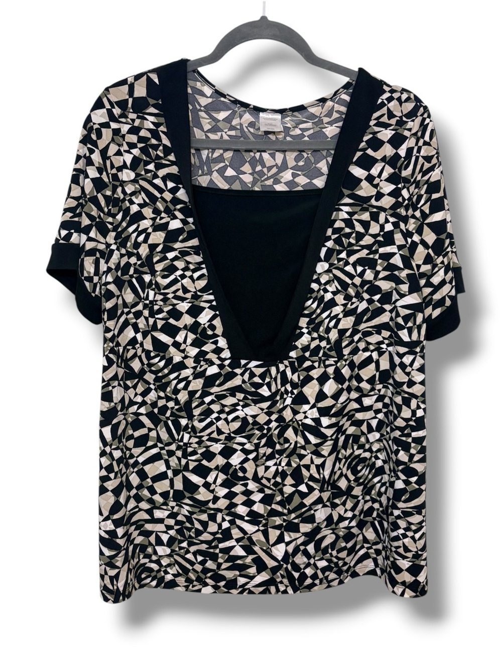 Black & Cream Geometric V-Neck Women’s Top